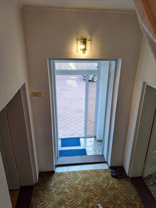 Продам двоповерховий будинок в Новомиколаївці.