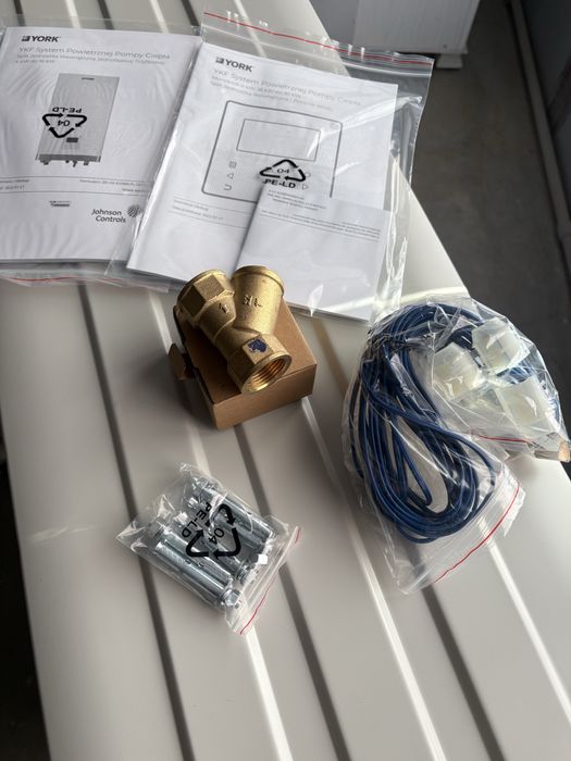 Тепловий насос York YKF16ARB Split R32 16 кВТ + підставка