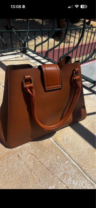 Mala camel elegante e espaçosa