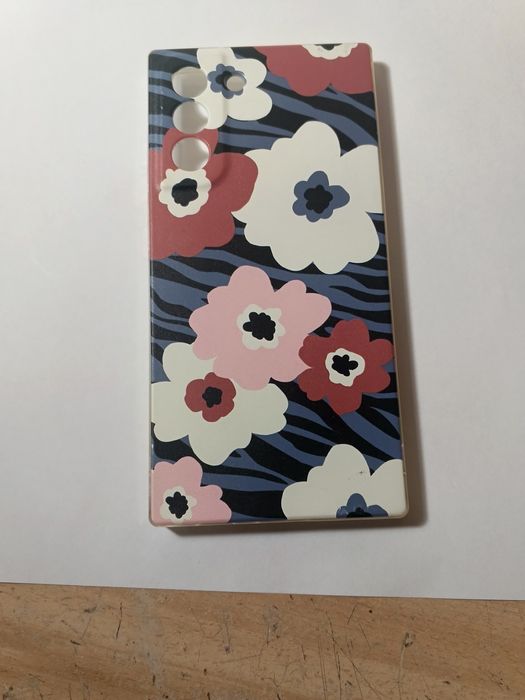 Нові чохли для Samsung та iPhone — різні моделі