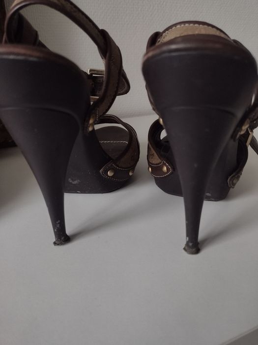Buty Pollini na obcasie r.37