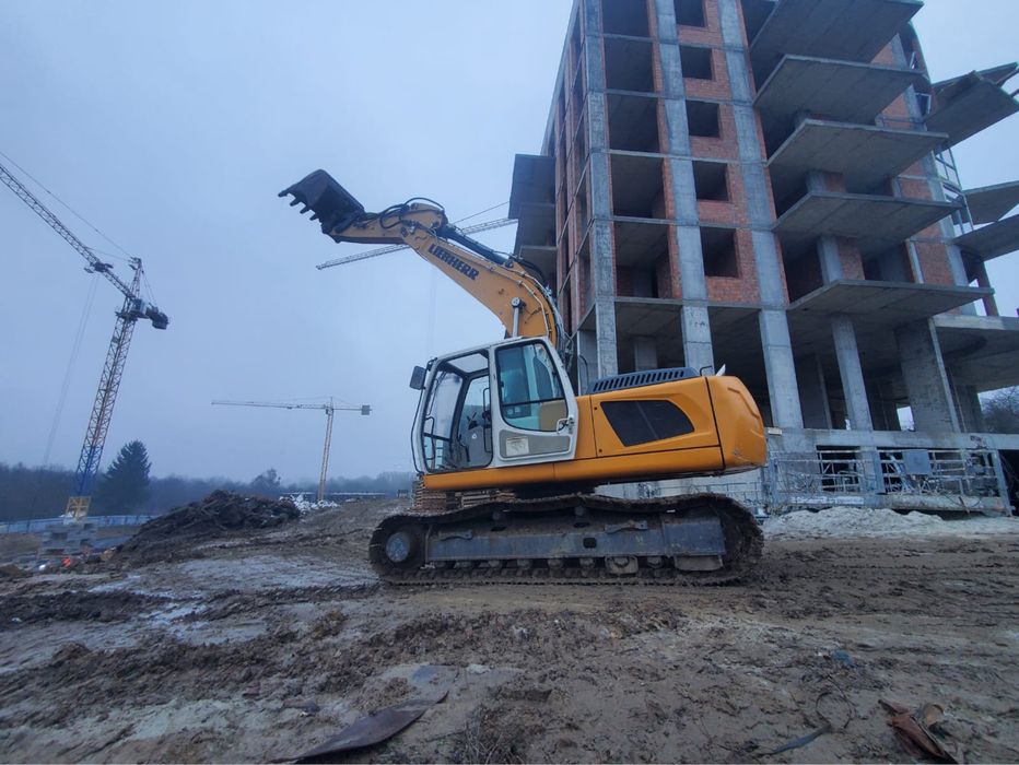 Екскаватор Liebherr 906