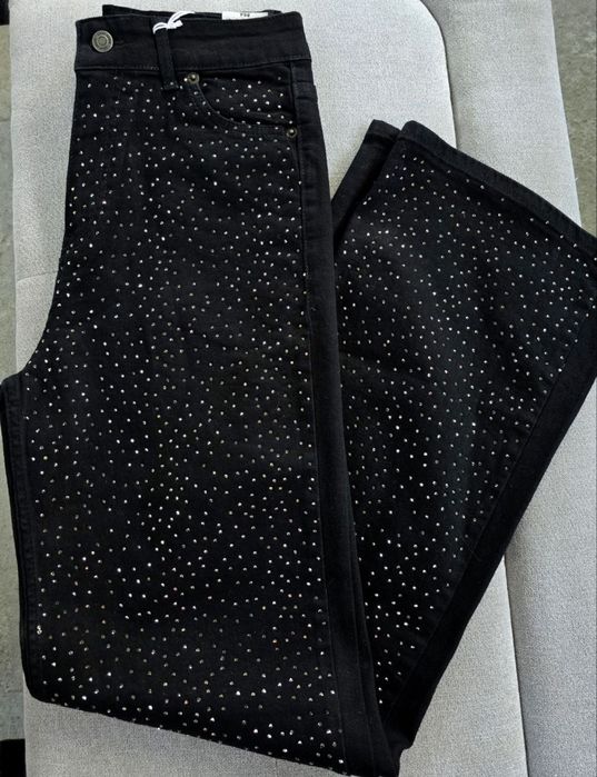 Жіночі джинси зі стразами з однієї сторони. Розміри 26 27 28 29 30 31