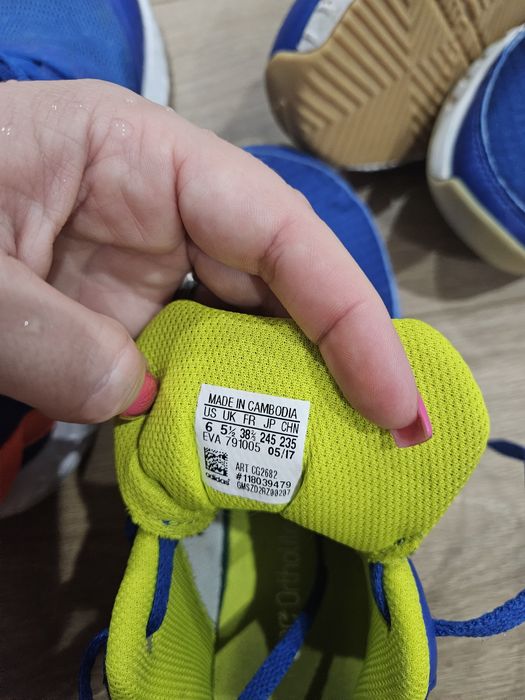 Кросівки Adidas на підростка