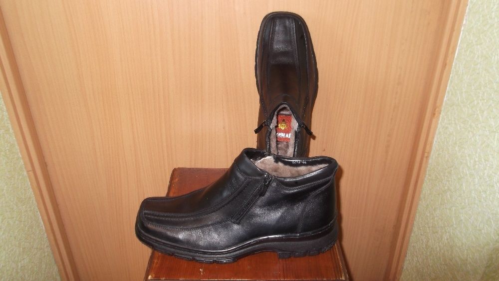 Продам зимние кожаные ботинки на овчине.