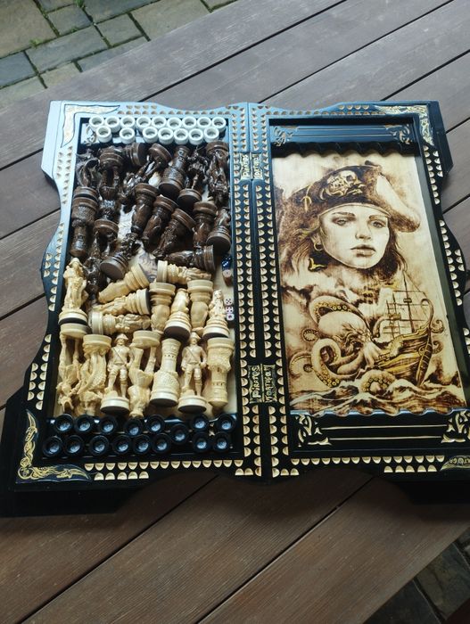 Шахи - нарди - шашки різьблені, ручної роботи.
