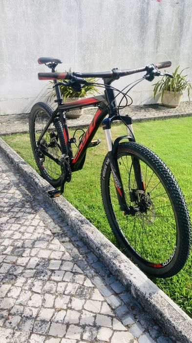 Bicicleta SCOTT Scale 770