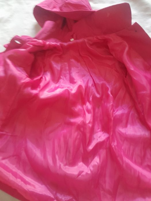 Малиновий плащик