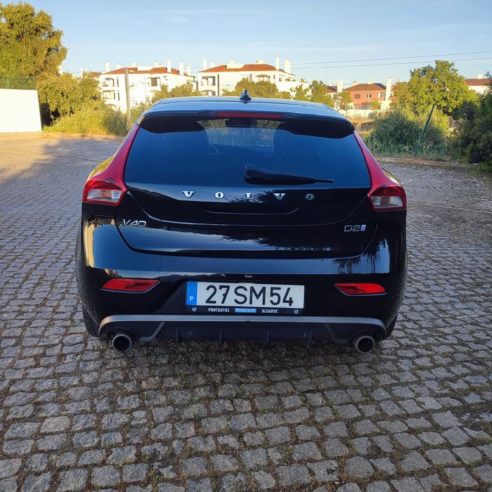 Volvo V40 R design