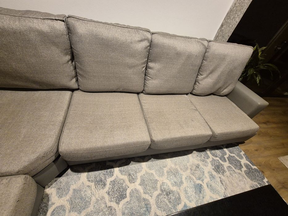 Sofá cinza de canto