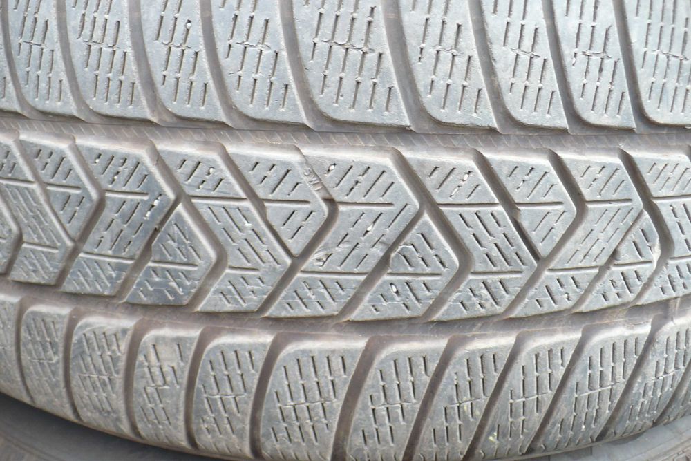 Opony Pirelli Scorpion 255/50R19 107V 5mm Zima RSC 2017r. 4 szt.