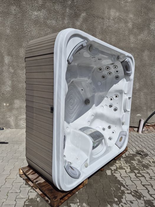 Jacuzzi ogrodowe używane 7️⃣ osobowe Wellis