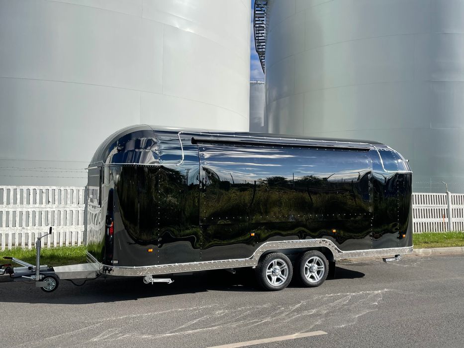 Nowa przyczepa gastronomiczna Shine Summer S black 5,5m food truck