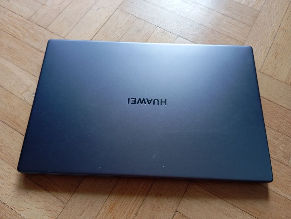 Laptop Huawei MateBook 15,6" i3-11th / 8GB / 256GB SSD / Aluminum / Stan bardzo dobry