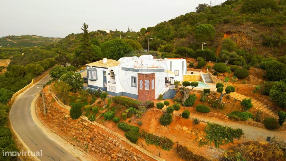 Moradia T5 para venda