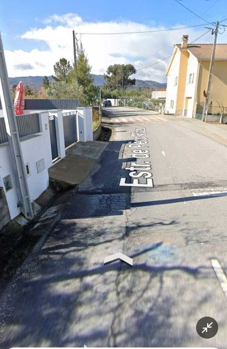 Ruina para reconstrução,  a 4 minutos da industrial do Fundão