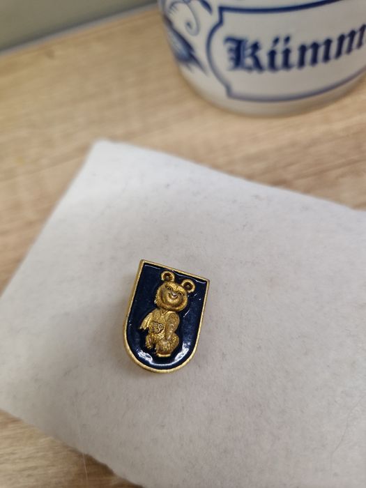 Przypinka kolekcjonerska z Miszą – Olimpiada Moskwa 1980