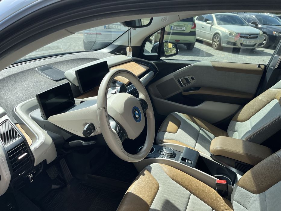 Електромобіль BMW I3