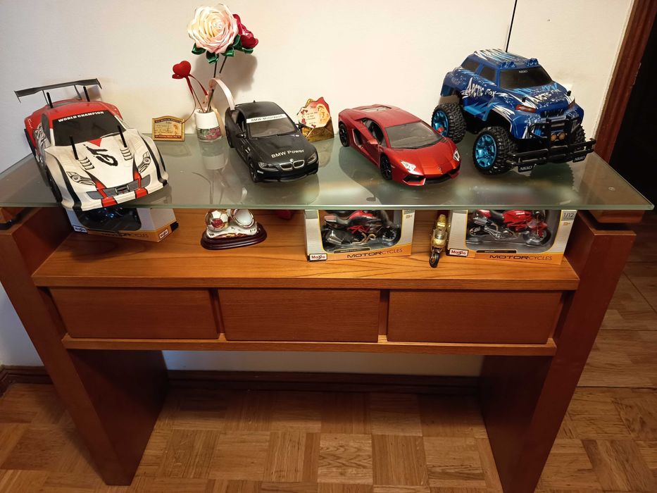 Móvel em madeira (consola)