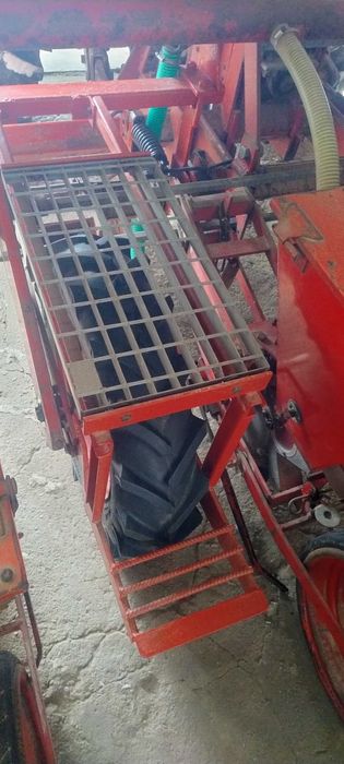 Siewnik do kukurydzy Becker Aeromat 4 rzędowy