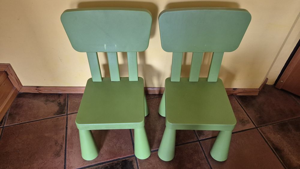 Stolik i dwa krzesełka dla dzieci. IKEA Mammut