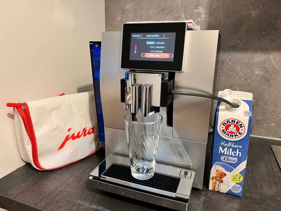 Jura Z8 Aluminium - ekspres automatyczny z WiFi i akcesoriami