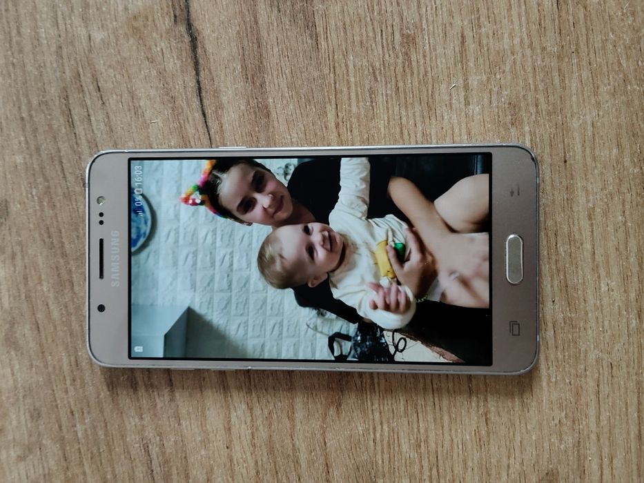 Samsung j5 телефон