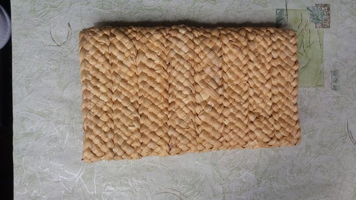 Подарок стильный клатч из соломки
