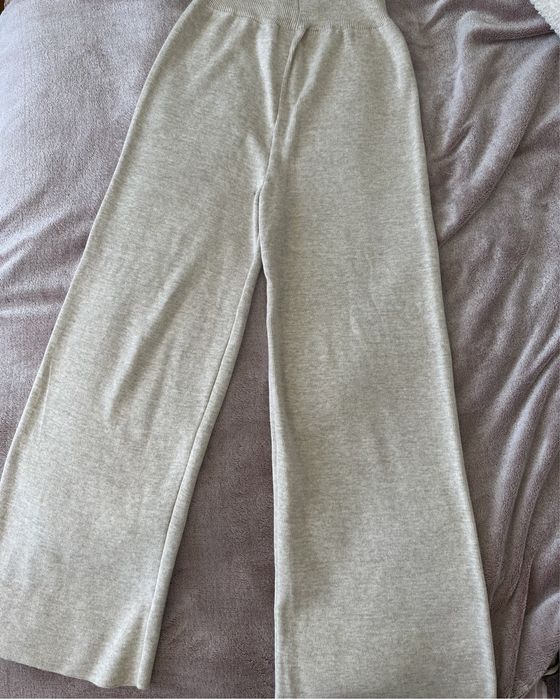 Бежеві трикотажні широкі штани палаццо кльош