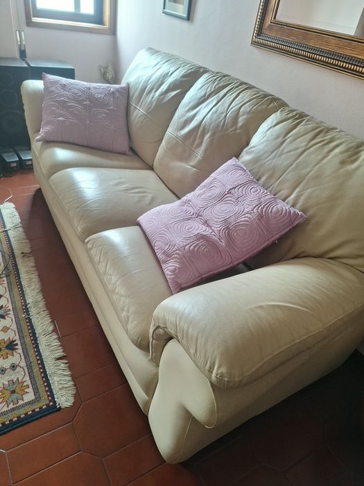 Conjunto sofas em pele
