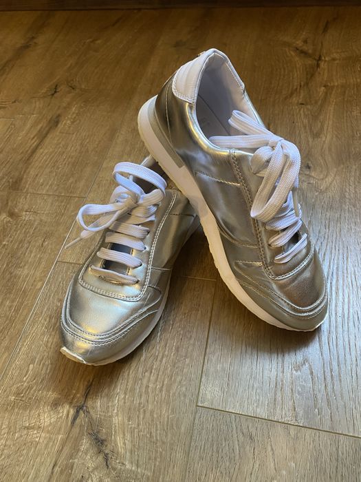 Продам кроссовки , кеды , ботинки , Stradivarius