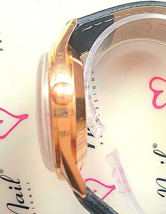 Zegarek złoty stan B.D,B !!! kolor blatu !!