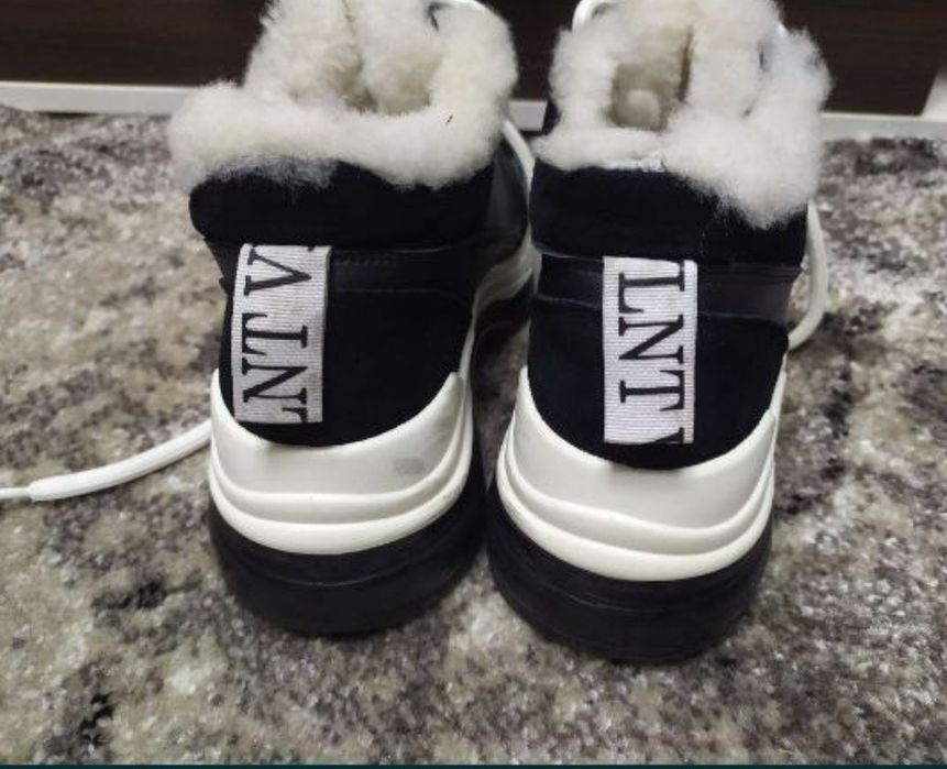 Кросівки жіночі зимові