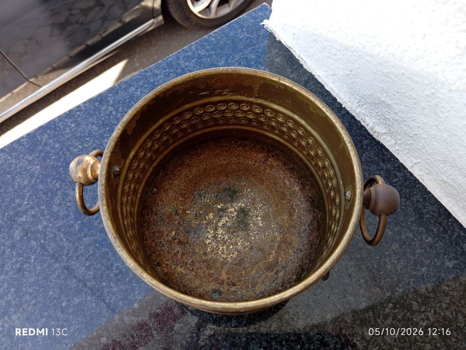 Cachepot latao trabalhado com 2 pegas
