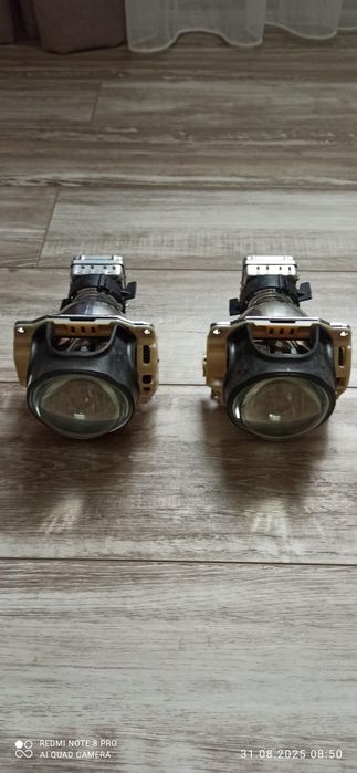 Оригінальні лінзи на пассат б6 адаптивний бі -ксенон