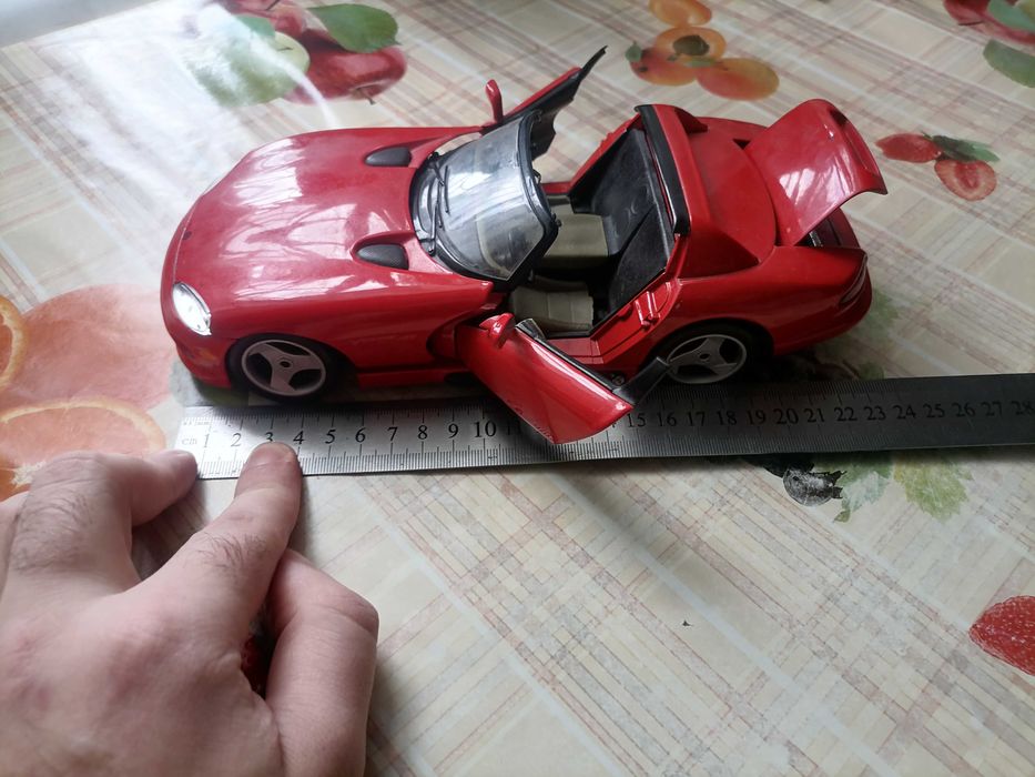 Машинка Dodge Viper RT/10 1.18