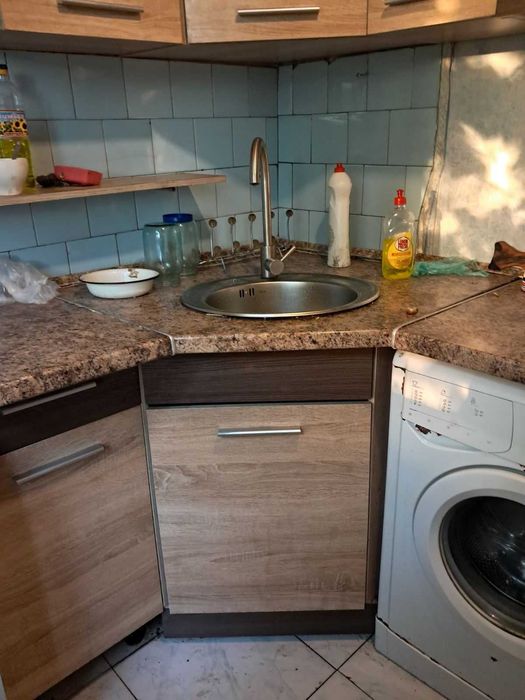 Сдам комнату в квартире. Центр, район рынка Озерка. Можно мужчина.