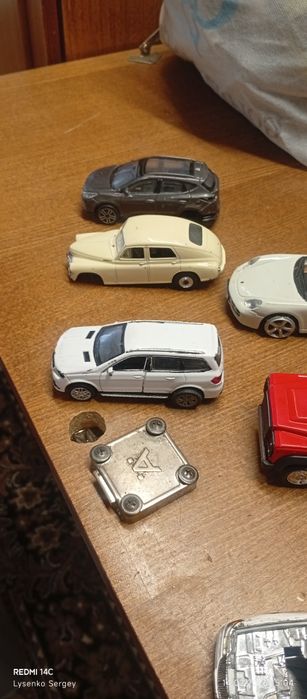 Машинки железные,