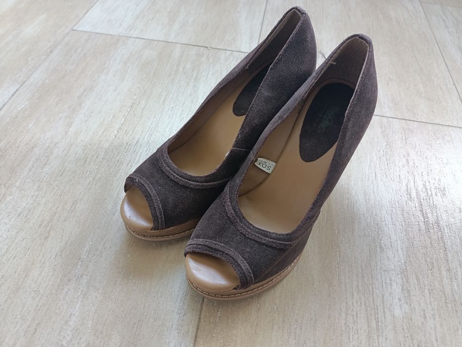 Buty na koturnie 38