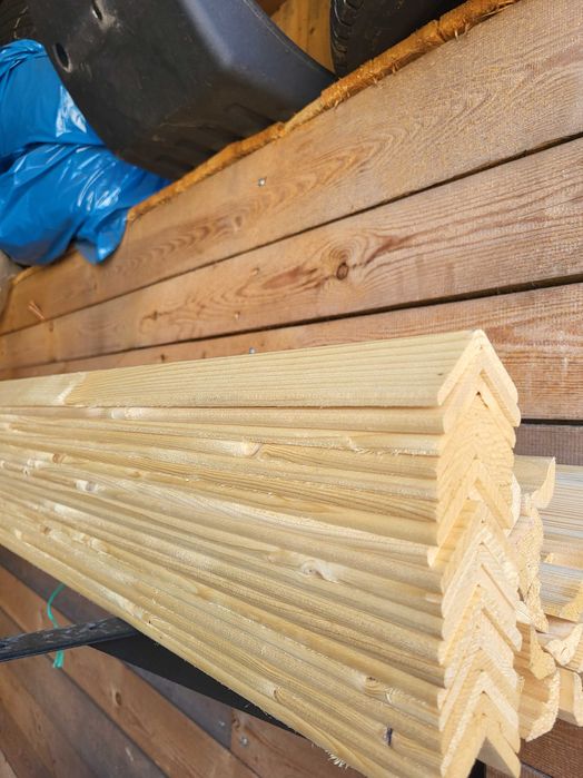 Sprzedam listwy wykończeniowe drewniane świerkowe.