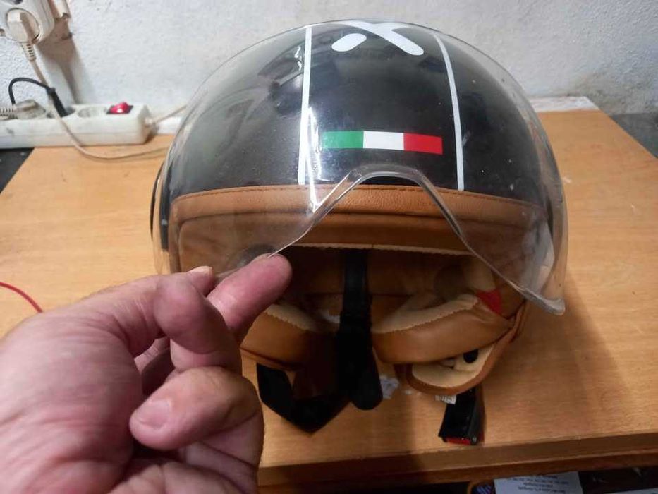Capacete aberto com viseira