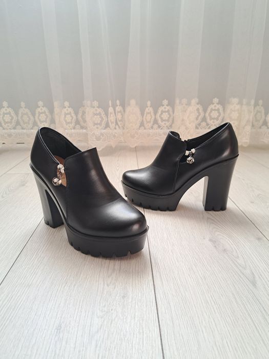 Жіночі Туфлі на Каблуку L&M