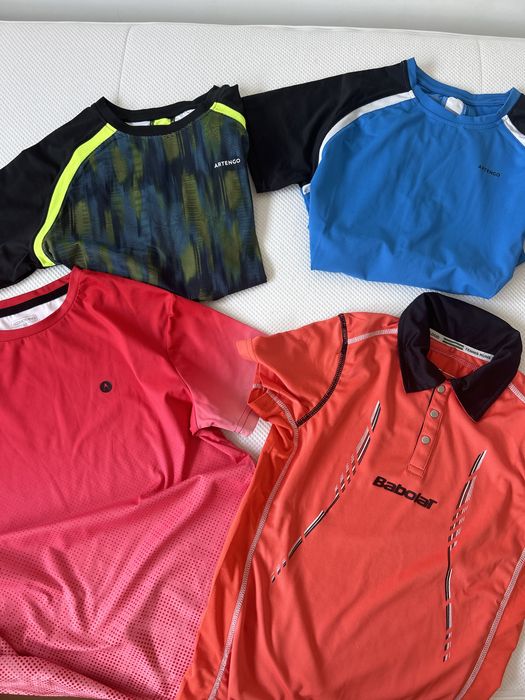 Roupas de ténis de criança