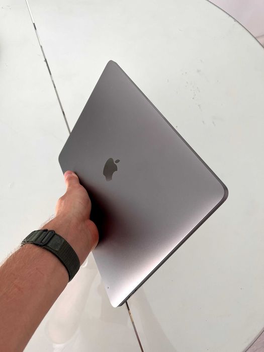 Apple MacBook Pro 13" (2020, M1) – 256GB SSD, 8GB RAM, 84% battery64740534022403121