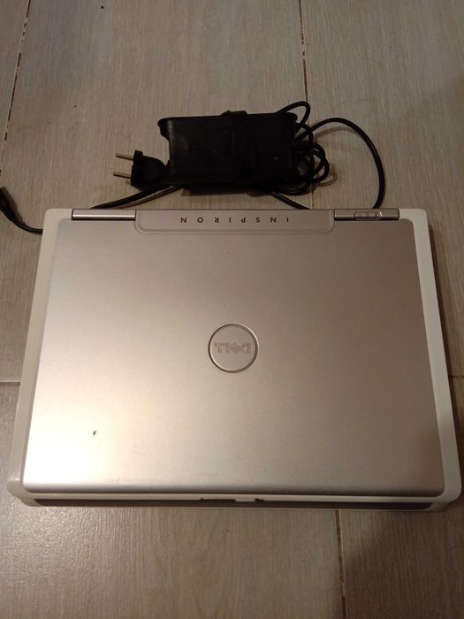 Dell 1501 + zasilacz stan dobry Darmowa Wysyłka