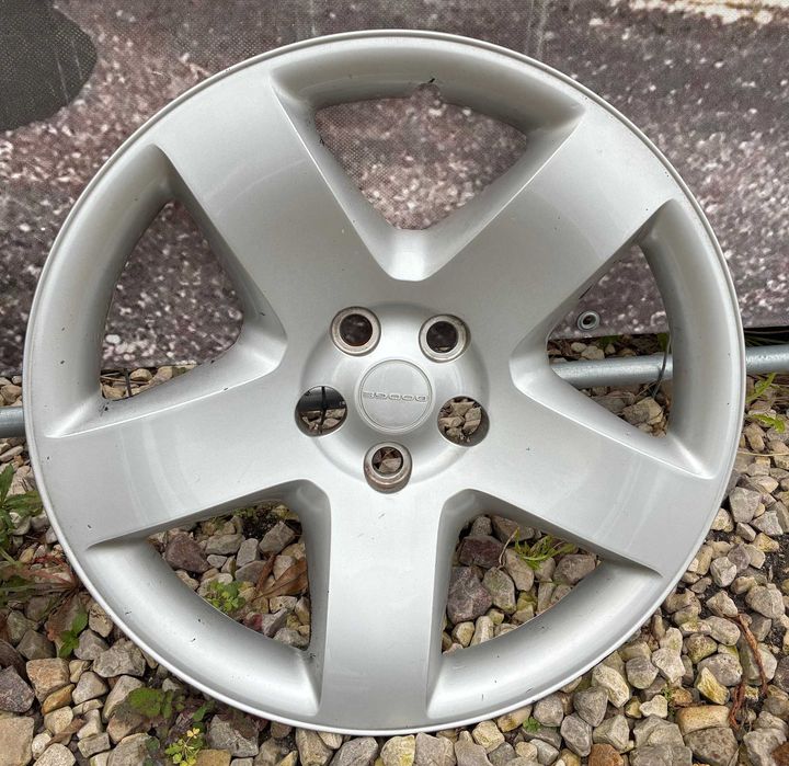 Dodge Charger Kołpaki Oryginalne R18 Komplet ZY74ZDJAC