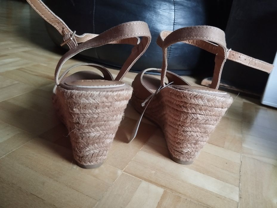 Espadryle na koturnie / sandały Jenny Ferry