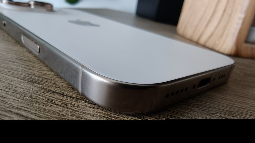 iPhone 16 pro 8/128 gb