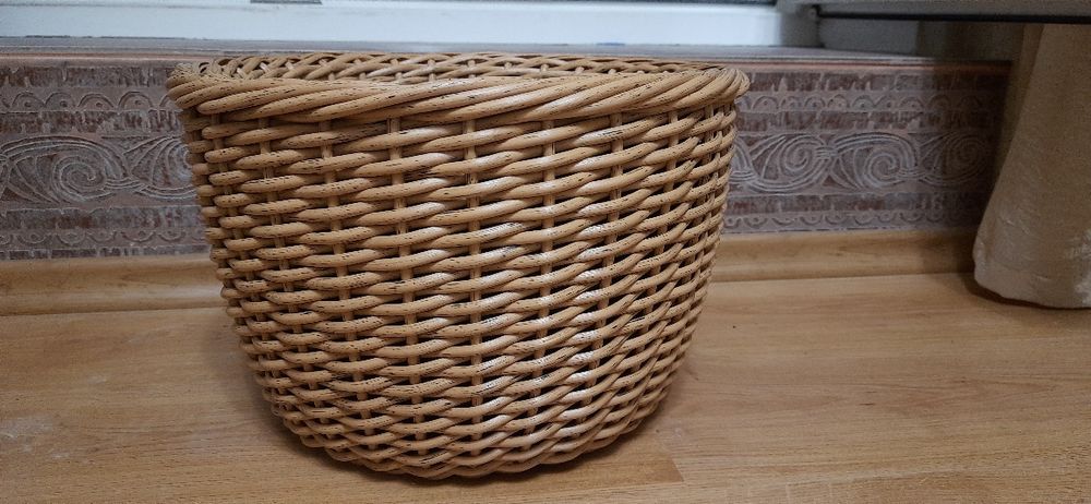 Кашпо з ротангу, корзини, горщики