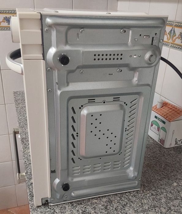 MICROONDAS DE 20 LITROS EM EXCELENTE ESTADO DE FUNCIONAMENTO. Casa,Cozinha,Campismo,Quarto.